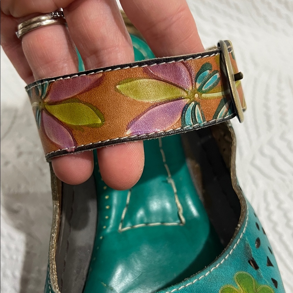 L’Artiste Spring Step Flochino Floral Strap Clogs - Picture 7 of 9